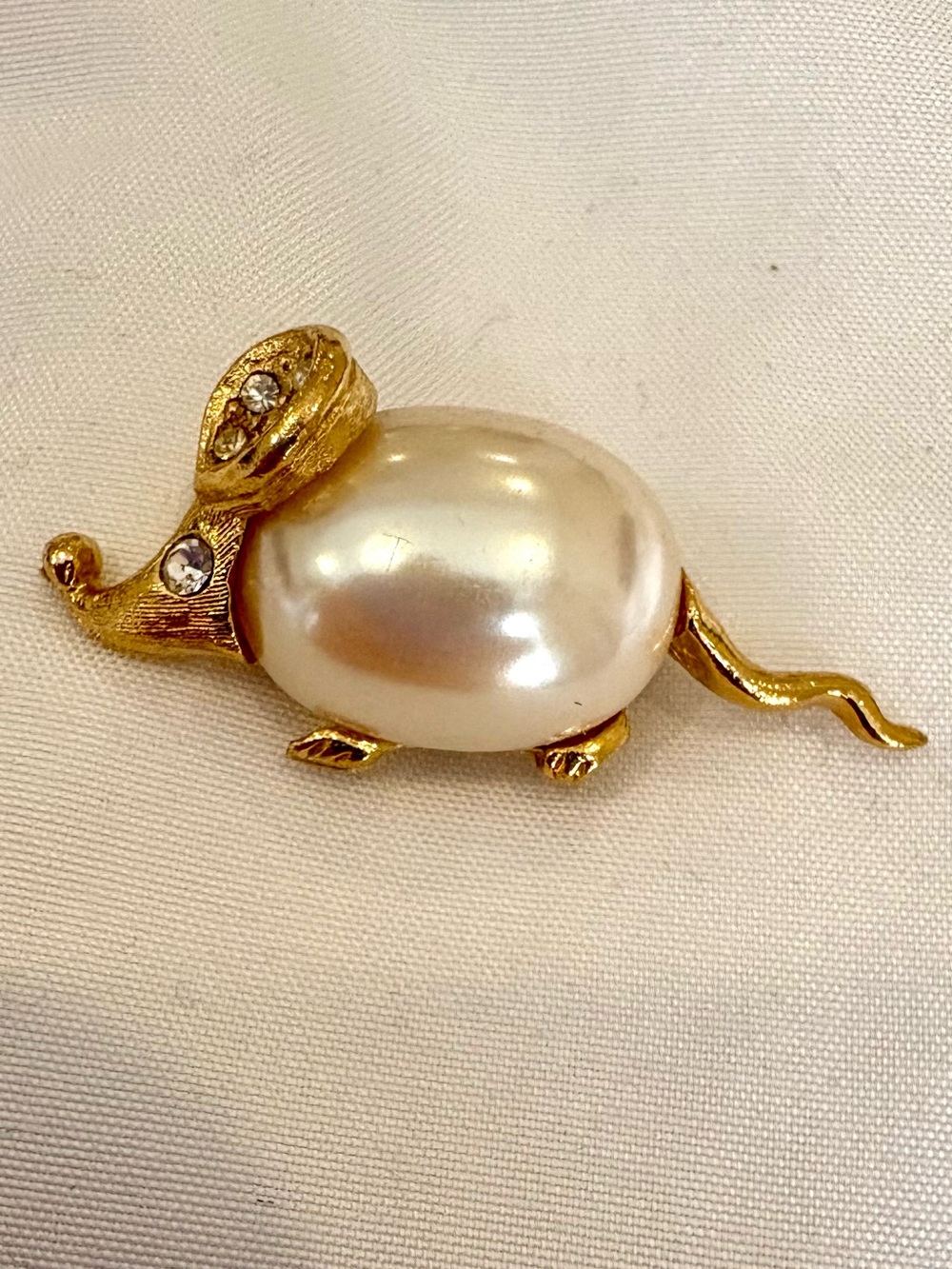 Vintage Richelieu Jelly Belly Mouse Brooch Signed Faux Pearl Gold Tone Pin